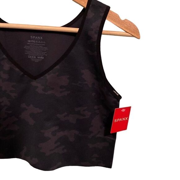 NWT Spanx  Look at Me Now Seamless Crop Top in Size 1X Black Camo - Picture 6 of 7